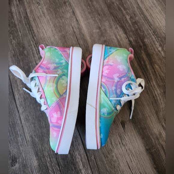 Heelys Pro 20 Heart Rainbow Prints Skate Sneakers - Picture 3 of 8